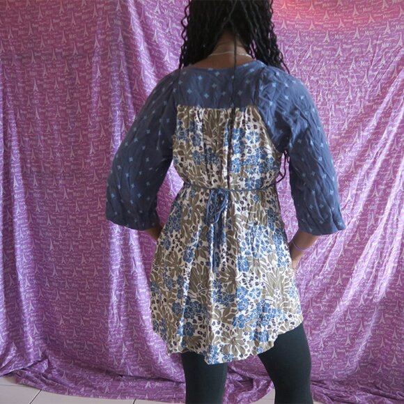 Free People floral deep front pocket v-neck blouse boho in blue, white and olive - Picture 4 of 4